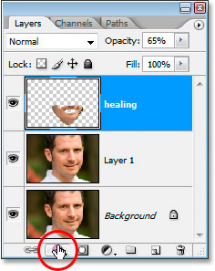 Haciendo clic en el icono de Estilos de capa en la parte inferior de la paleta de Capas de Photoshop
