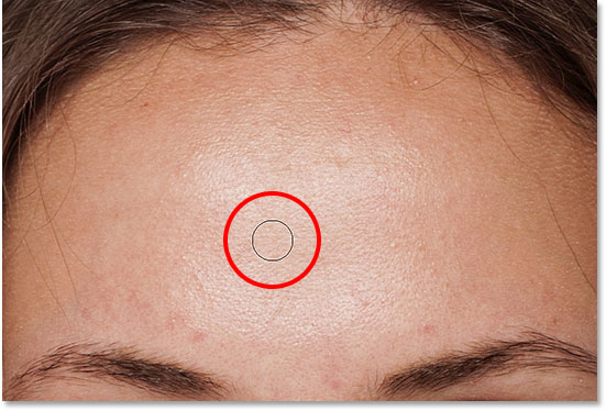 La segunda mancha de la piel desaparece después de hacer clic con el Pincel Spot Haling