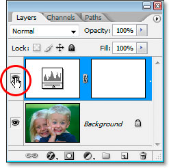 Haciendo clic en el icono de Visibilidad de la capa para activar y desactivar la capa de ajuste de Niveles.
