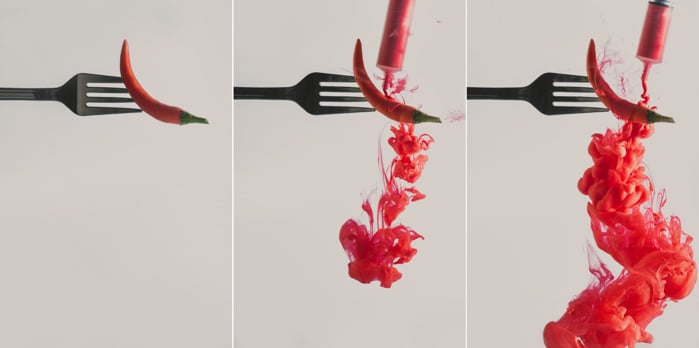 un tríptico de un chile en un tenedor: configuración para fotografiar pintura colorida en fotografía acuática