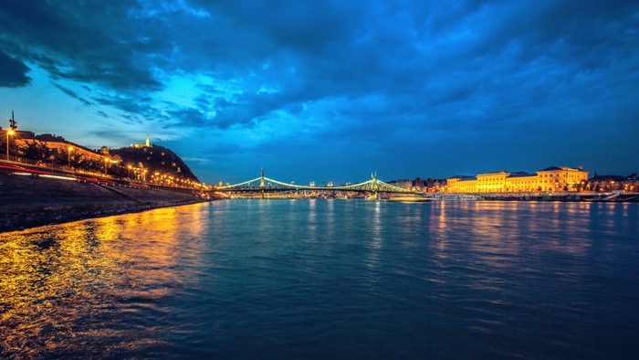 El Danubio en Budapest de noche