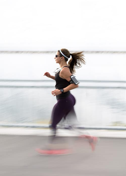 Una foto panorámica de una corredora