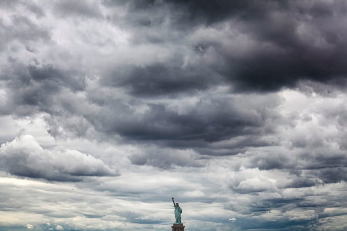 La Estatua de la Libertad, vista desde el ferry de Staten Island.  los mejores lugares para tomar fotografías en Nueva York