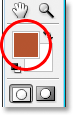 La paleta de herramientas ahora muestra mi color muestreado como color de primer plano.