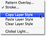 Seleccionando Copiar estilo de capa en el menú Capa de Photoshop.