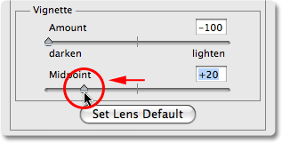 El control deslizante de Punto medio en el cuadro de diálogo Corrección de lente en Photoshop.