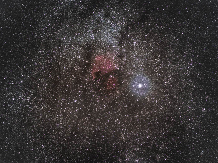 Fotografía del cielo nocturno de un cielo lleno de estrellas