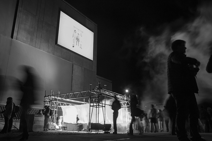 Fotografía de eventos nocturnos en blanco y negro