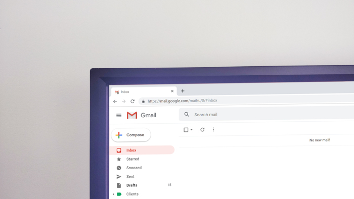 una pantalla de computadora en la cuenta de gmail