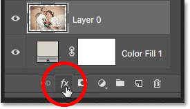 Haciendo clic en el icono de Estilos de capa en el panel Capas en Photoshop