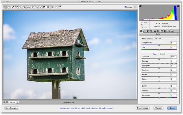 Un archivo JPEG abierto en Adobe Camera Raw 8. Imagen © 2013, Photoshop Essentials.com