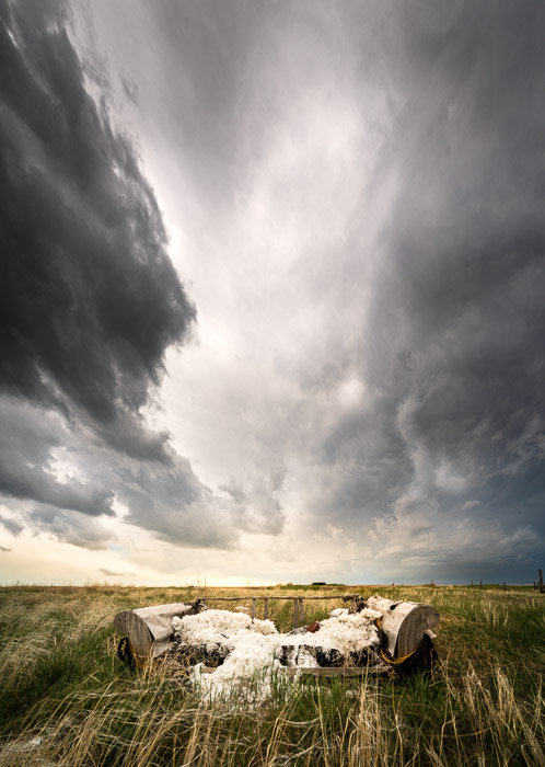 Un panorama vertical de 4 imágenes de nubes de tormenta en el Medio Oeste de Estados Unidos