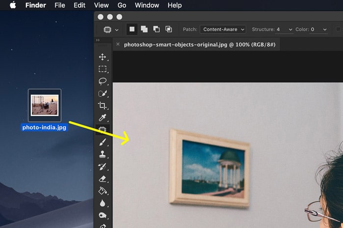 Cómo utilizar objetos inteligentes de Photoshop: arrastre su foto al tablero de arte