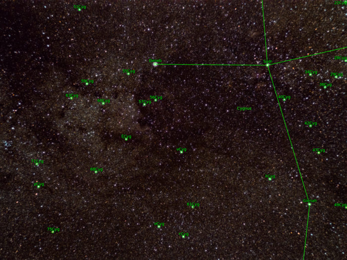 Imagen de cielo profundo que consta de 30 imágenes tomadas en un trípode fijo con una vieja Olympus Zuiko OM 50 f/1.4 en una cámara OM-D EM 10 m43.