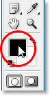 Al hacer clic en la muestra de color de primer plano en la paleta de herramientas de Photoshop.
