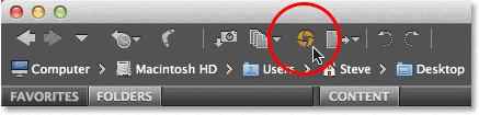 Haciendo clic en el icono Abrir en Camera Raw en Adobe Bridge CS6.  Imagen © 2013 , Photoshop Essentials.com
