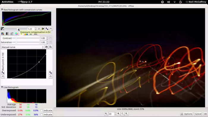 Una captura de pantalla que muestra cómo usar UFRaw para abrir imágenes sin procesar en GIMP