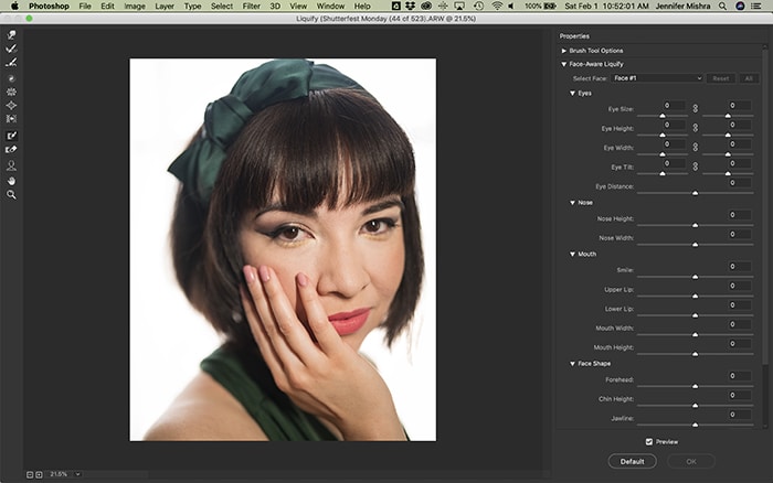 Captura de pantalla de la edición de un retrato con la herramienta Licuar rostro