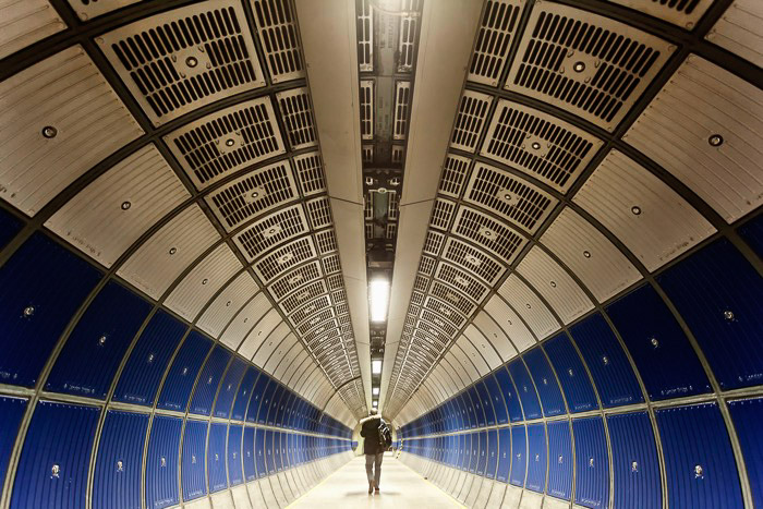 Los largos túneles que se encuentran dentro del metro de Londres - fotografía en Londres