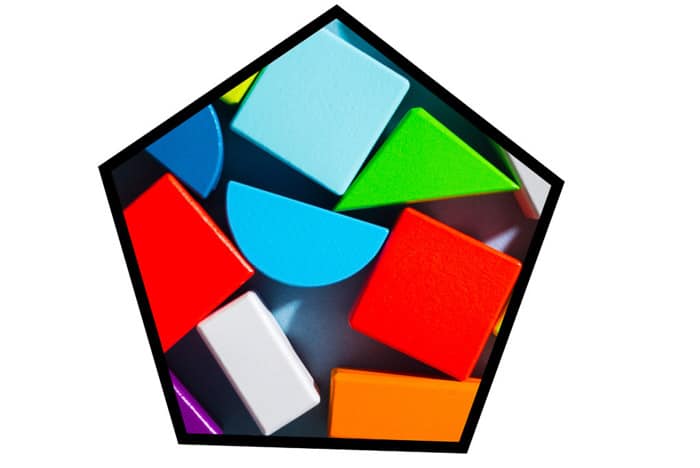 Una foto de formas coloridas en un marco de Photoshop con forma de pentágono