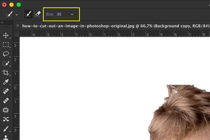 Una captura de pantalla que muestra cómo seleccionar el tamaño del pincel para el cabello de Photoshop