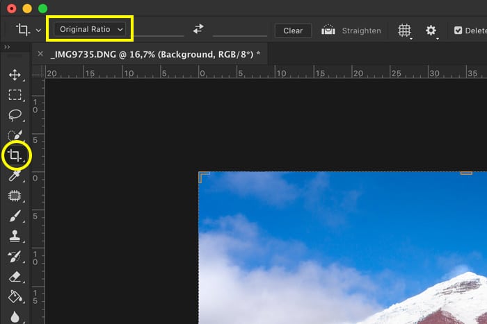 captura de pantalla que muestra cómo hacer fotos de paisajes con Photoshop: recortar
