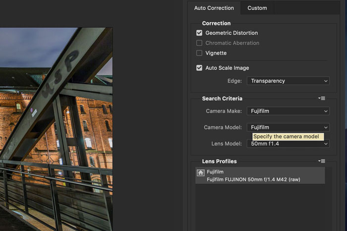 Captura de pantalla para elegir el modelo de cámara y lente en la corrección de lente de Photoshop