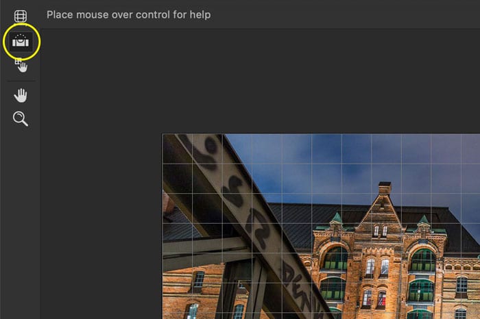 Captura de pantalla ilustrativa de la herramienta de enderezamiento de Photoshop