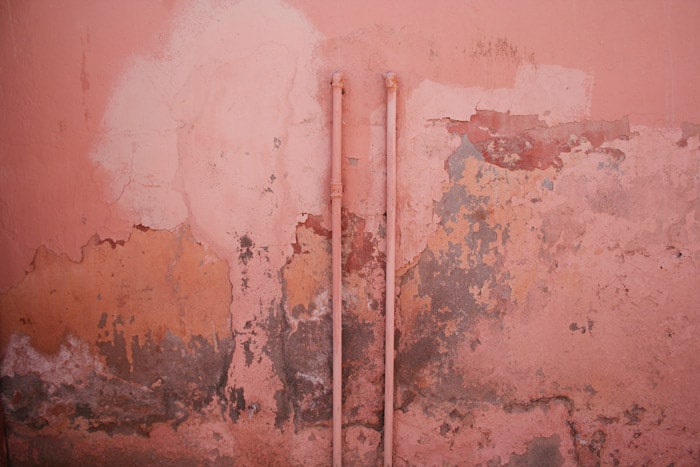 Una pared rosa con textura sucia - temas de fotografía