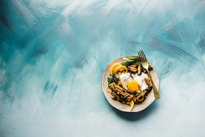 Fotografía de alimentos sobre un fondo pintado: cómo crear un sitio web para fotografía