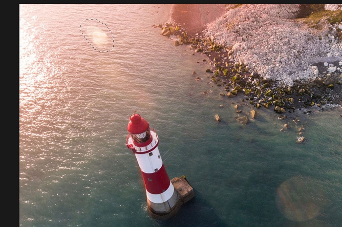 Captura de pantalla de la edición del destello de la lente en una foto con Adobe Photoshop