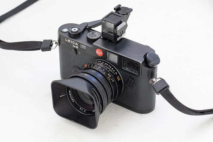 Leica M6 con visor a la altura de la cintura