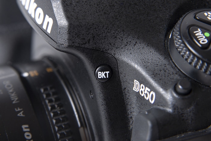 El botón de horquillado en una Nikon DSLR