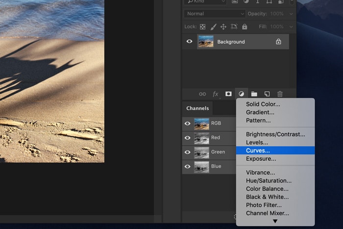 Una captura de pantalla de cómo usar curvas para agregar fugas de luz a una foto en Photoshop 