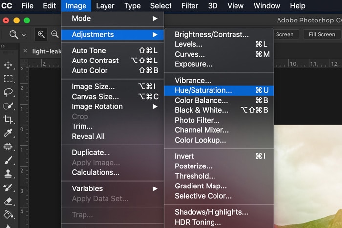 Una captura de pantalla que muestra cómo usar las superposiciones de fugas de luz en Photoshop: tono / saturación