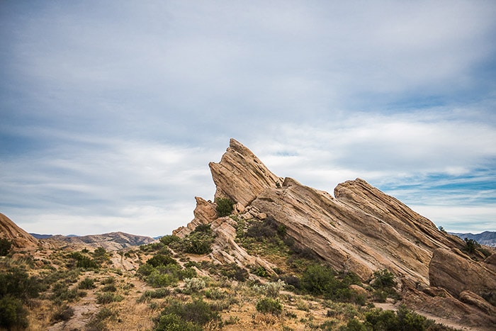 Un paisaje desértico con las rocas de Vasquez: edición de fotos sin procesar