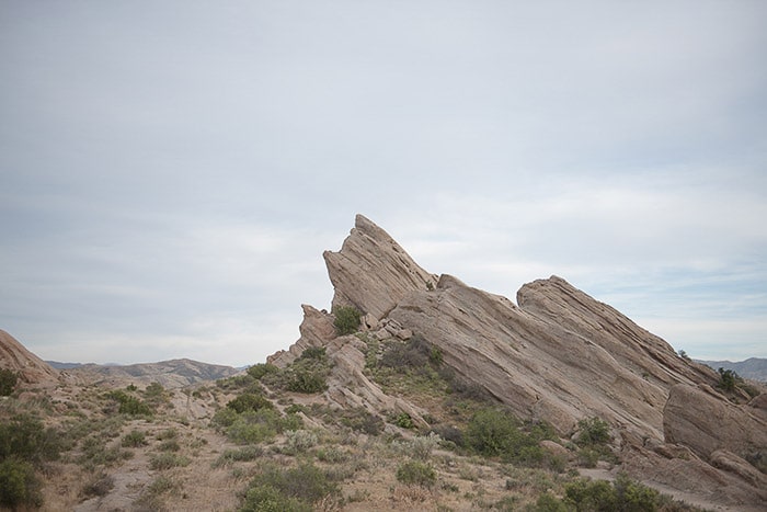 Un paisaje desértico con las rocas de Vasquez: edición de fotos raw vs jpeg