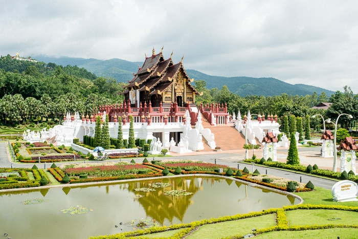 Vista aérea de un templo en Tailandia 