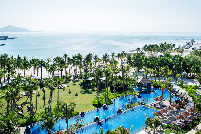 Vista aérea de un hotel resort asiático