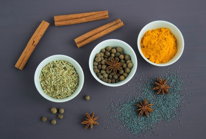 Especias utilizadas para la fotografía de comida india