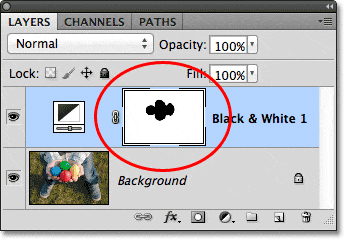 La capa de ajuste de Blanco y negro en el panel Capas.  Imagen © 2012 Photoshop Essentials.com