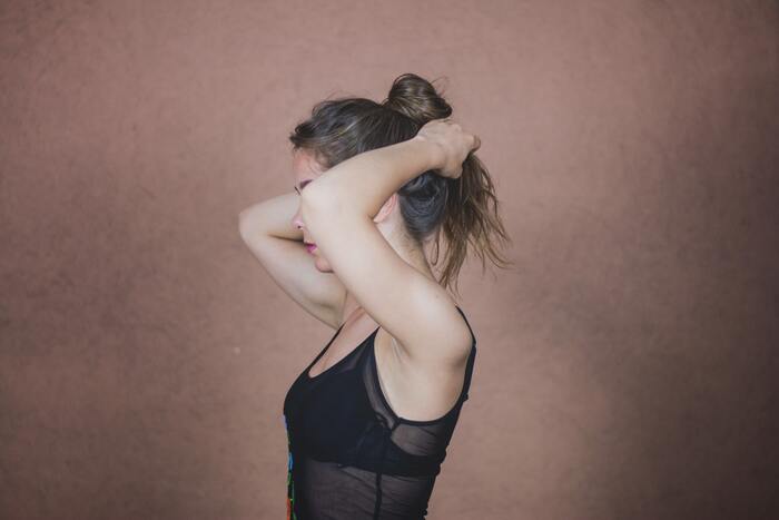 Foto de una mujer posando
