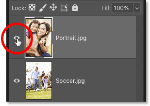 Al hacer clic en el icono de visibilidad para ocultar la imagen en la capa superior en Photoshop