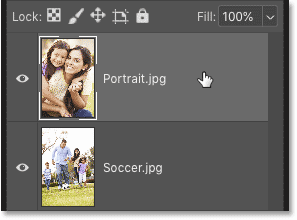 Seleccionar la imagen en la capa superior en el panel Capas de Photoshop