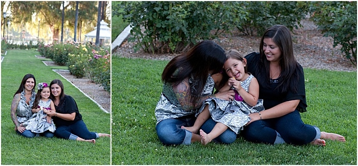Un retrato díptico de una madre y sus hijas en el césped al aire libre - sesión de fotos de madre e hija