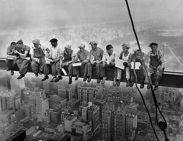 La icónica foto de Almuerzo encima de un rascacielos