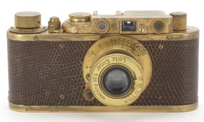 Cámara Leica Luxus II chapada en oro