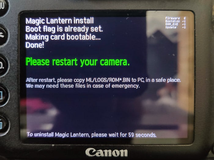 una pantalla Canon DSLR que instala el software de linterna mágica