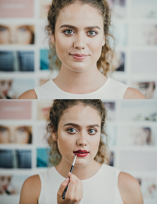 Díptico retrato de una modelo femenina posando y aplicando lápiz labial para una sesión de fotografía de maquillaje