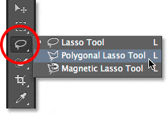 Seleccionando la herramienta Lazo poligonal en Photoshop.